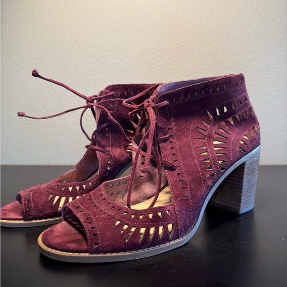 Vince Camuto Tarita Cutout Lace Up Burgundy Suede Open Toe Heel Sandal Women 10 - Picture 1 of 7